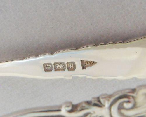 SET OF SILVER TEASPOONS SUGAR TONGS WALKER HALL SHEFFIELD 1907 - ADDITIONAL PHOTO 6