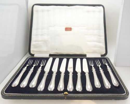 edwardian cased set of silver handled dessert cutlery - CATEGORY: ANTIQUE SILVER - DATED EDWARDIAN