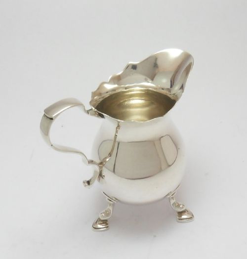 fine silver milk jug london 1937 by edward barnard sons ltd - CATEGORY: ANTIQUE SILVER - DATED 1940