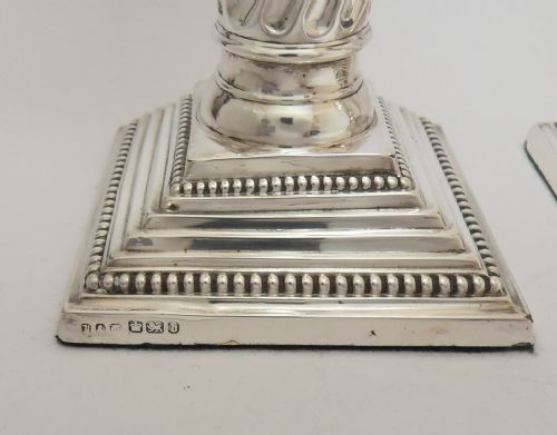 PAIR OF VICTORIAN SILVER CORINTHIAN TWISTED COLUMN CANDLESTICKS SHEFFIELD 1894 STANDING 6 34 INCHES - ADDITIONAL PHOTO 7