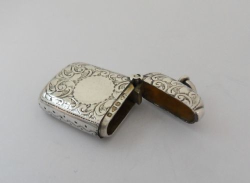FINE VICTORIAN PETITE SILVER VESTA CASE CHESTER 1895 - ADDITIONAL PHOTO 3