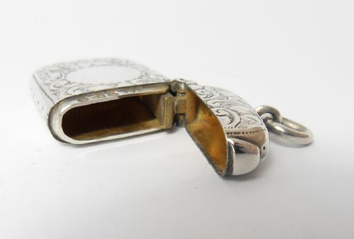 FINE VICTORIAN PETITE SILVER VESTA CASE CHESTER 1895 - ADDITIONAL PHOTO 5
