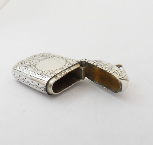 FINE VICTORIAN PETITE SILVER VESTA CASE CHESTER 1895 - ADDITIONAL PHOTO 7