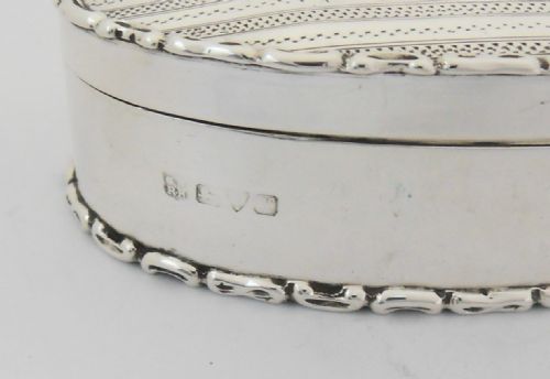 FINE STERLING SILVER OVAL TRINKET BOX CHESTER 1910 - ADDITIONAL PHOTO 1