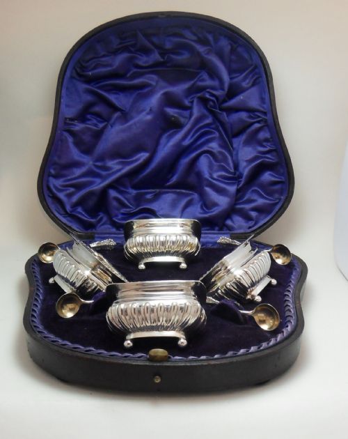 cased set of 4 victorian salts spoons hallmarked 19001901 - CATEGORY: ANTIQUE SILVER - DATED VICTORIAN