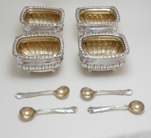 CASED SET OF 4 VICTORIAN SALTS SPOONS HALLMARKED 19001901 - ADDITIONAL PHOTO 1
