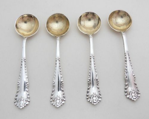 CASED SET OF 4 VICTORIAN SALTS SPOONS HALLMARKED 19001901 - ADDITIONAL PHOTO 2
