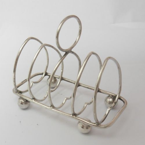 edwardian 'heart' silver toast rack by walker hall - CATEGORY: ANTIQUE SILVER - DATED EDWARDIAN