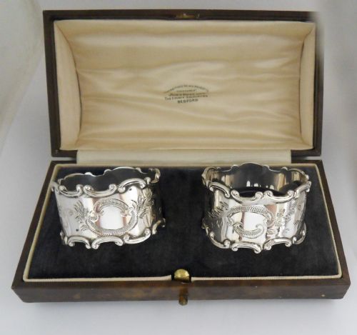 ORNATE PAIR OF CASED SOLID SILVER NAPKIN RINGS BIRMINGHAM 1919 - ADDITIONAL PHOTO 1