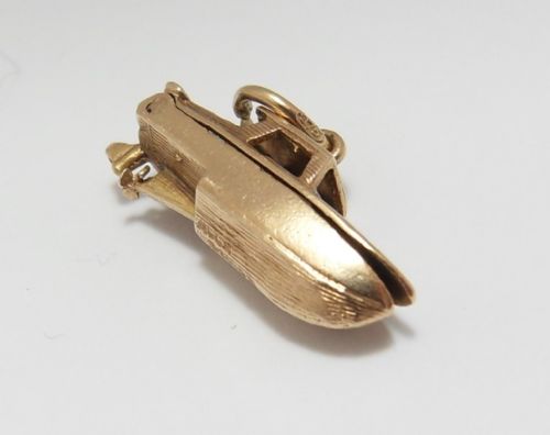 9CT GOLD OPENING CABIN CRUISER CHARM PENDANT - ADDITIONAL PHOTO 2