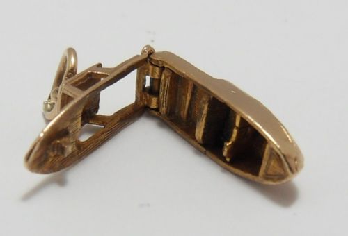9CT GOLD OPENING CABIN CRUISER CHARM PENDANT - ADDITIONAL PHOTO 9