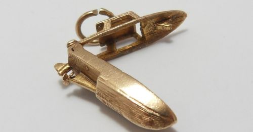 9CT GOLD OPENING CABIN CRUISER CHARM PENDANT - ADDITIONAL PHOTO 10