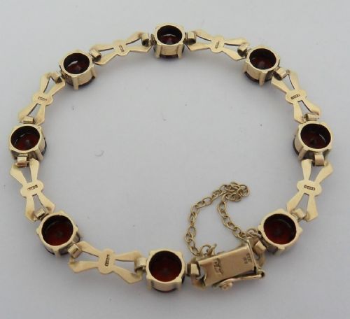 9CT GOLD GARNET SET BRACELET HALLMARKED BIRMINGHAM 1958 - ADDITIONAL PHOTO 2