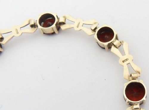 9CT GOLD GARNET SET BRACELET HALLMARKED BIRMINGHAM 1958 - ADDITIONAL PHOTO 9