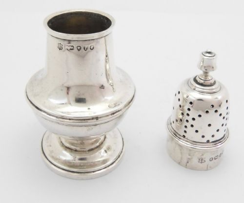 VICTORIAN SILVER PEPPERETTE IN ORIGINAL CASE LONDON 1884 - ADDITIONAL PHOTO 2