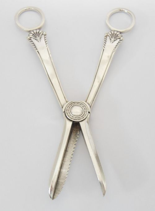 FINE VINTAGE SILVER GRAPE SCISSORS SHEFFIELD 1958 - ADDITIONAL PHOTO 8