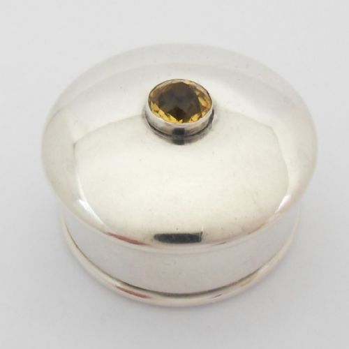 edwardian silver pill box with citrine coloured gem set top - CATEGORY: ANTIQUE SILVER - DATED EDWARDIAN