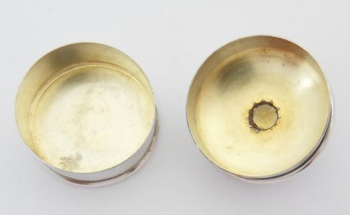 EDWARDIAN SILVER PILL BOX WITH CITRINE COLOURED GEM SET TOP - ADDITIONAL PHOTO 5