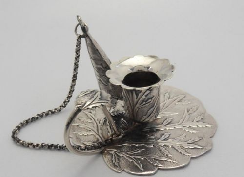 RARE WILLIAM IV SILVER LEAF DESIGN CHAMBERSTICK - ADDITIONAL PHOTO 2