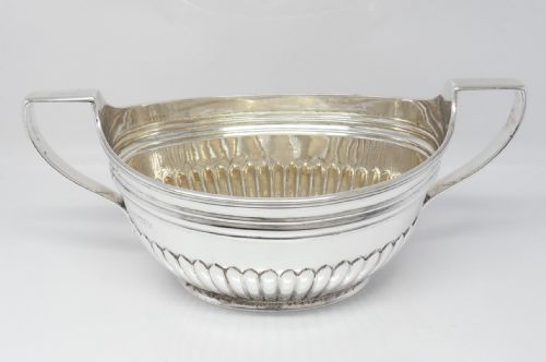 superb silver twin handle bowl london 1888 - CATEGORY: ANTIQUE SILVER - DATED VICTORIAN