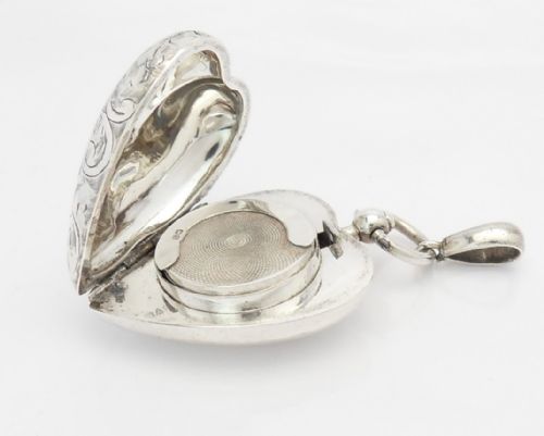 RARE HEART SHAPED SILVER SOVEREIGN CASE CHESTER 1913 - ADDITIONAL PHOTO 1