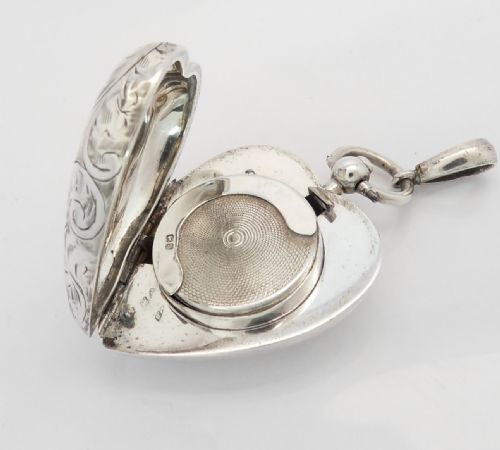 RARE HEART SHAPED SILVER SOVEREIGN CASE CHESTER 1913 - ADDITIONAL PHOTO 2