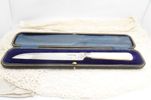 FINE ANTIQUE CASED SILVER MOTHER OF PEARL CAKE KNIFE - ADDITIONAL PHOTO 1