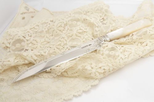 FINE ANTIQUE CASED SILVER MOTHER OF PEARL CAKE KNIFE - ADDITIONAL PHOTO 9