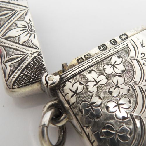UNUSUALLY ENGRAVED VICTORIAN SILVER VESTA CASE - ADDITIONAL PHOTO 3