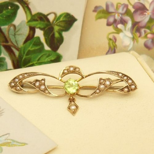 beautifully elegant art nouveau peridot seed pearl brooch - CATEGORY: ANTIQUE JEWELLERY - DATED 1900