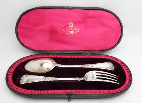 lovely cased victorian 2 piece christening set london 1899 - CATEGORY: ANTIQUE SILVER - DATED VICTORIAN