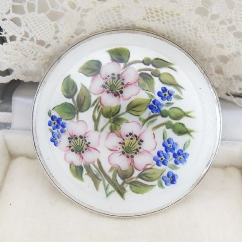 SILVER ENAMEL FLORAL DESIGN BROOCH HALLMARKED BIRMINGHAM 1960 W CO - ADDITIONAL PHOTO 4