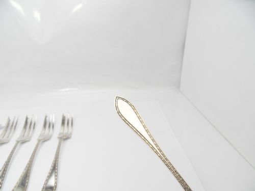 FINE CASED SET OF SILVER CAKE FORKS BIRMINGHAM 1930 - ADDITIONAL PHOTO 1