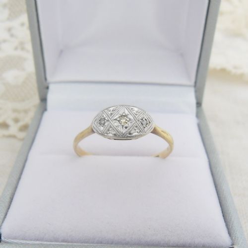 pretty 18ct gold art deco diamond set ring - CATEGORY: ANTIQUE JEWELLERY - DATED 1920