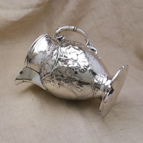 VICTORIAN SILVER WINE JUG 'VINE GRAPE' DECORATION LONDON 1858 - ADDITIONAL PHOTO 2