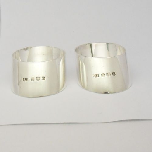 PAIR OF SLANTED ART DECO SILVER NAPKIN RINGS SHEFFIELD 1938 - ADDITIONAL PHOTO 1