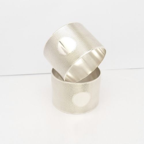 pair of heavy silver napkin rings hallmarked london 1944 - CATEGORY: ANTIQUE SILVER - DATED 1940