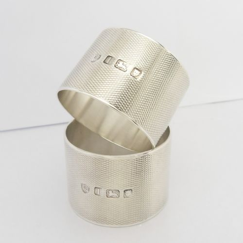 PAIR OF HEAVY SILVER NAPKIN RINGS HALLMARKED LONDON 1944 - ADDITIONAL PHOTO 1