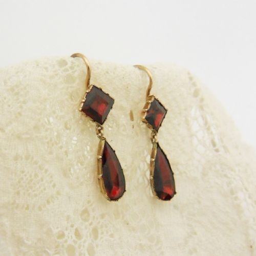 VICTORIAN PAIR OF FOIL BACK GARNET DROP EARRINGS TESTED AS 9CT GOLD - ADDITIONAL PHOTO 1