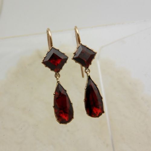 VICTORIAN PAIR OF FOIL BACK GARNET DROP EARRINGS TESTED AS 9CT GOLD - ADDITIONAL PHOTO 3