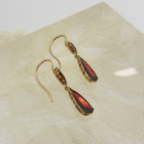 VICTORIAN PAIR OF FOIL BACK GARNET DROP EARRINGS TESTED AS 9CT GOLD - ADDITIONAL PHOTO 4