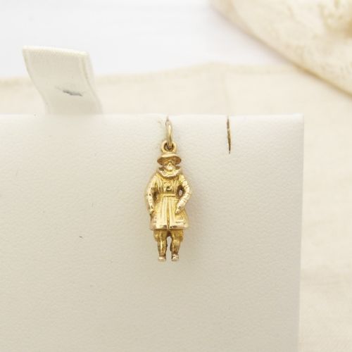 VINTAGE 9CT GOLD BEEFEATER CHARM HALLMARKED BIRMINGHAM 1952 - ADDITIONAL PHOTO 1