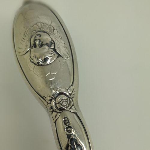 EDWARDIAN SILVER HANDLED BUTTON HOOK DECORATED WITH CHERUBS - ADDITIONAL PHOTO 1