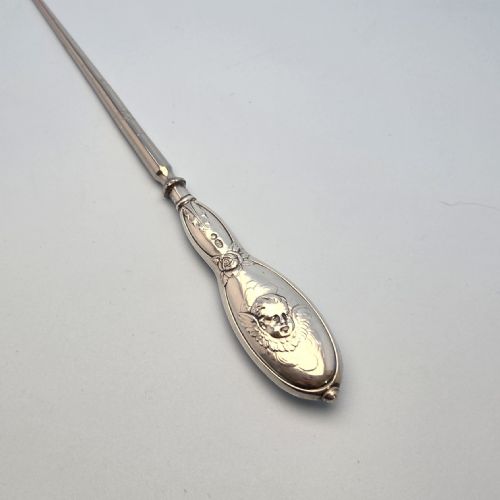 EDWARDIAN SILVER HANDLED BUTTON HOOK DECORATED WITH CHERUBS - ADDITIONAL PHOTO 4