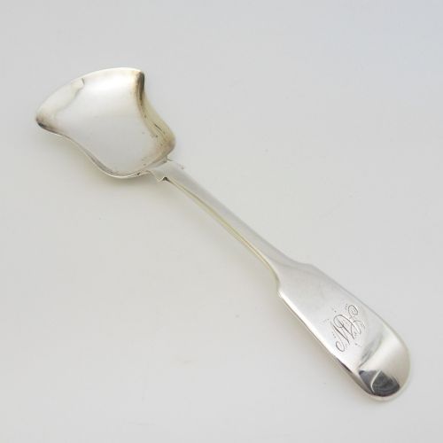 An early Victorian sterling silver sugar shovel with a shaped rectangular shovel bowl and an engraved monogram on the flat handle. View IV