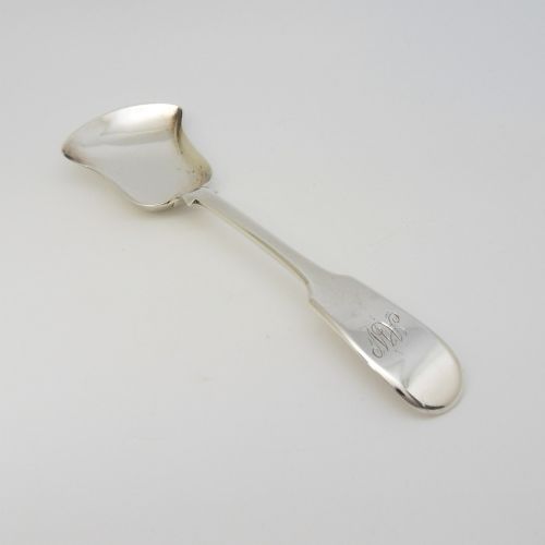 An early Victorian sterling silver sugar shovel with a shaped rectangular shovel bowl and an engraved monogram on the flat handle. View V