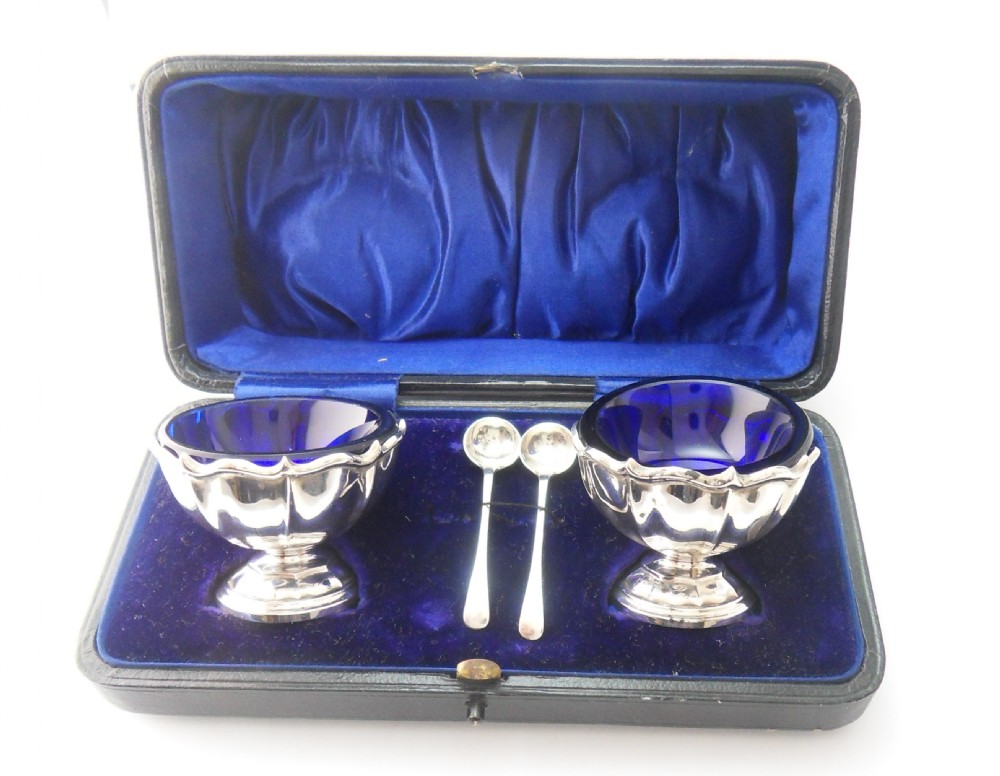 HANDSOME CASED SET OF SALTS & SPOONS BIRMINGHAM 1908 View XIV