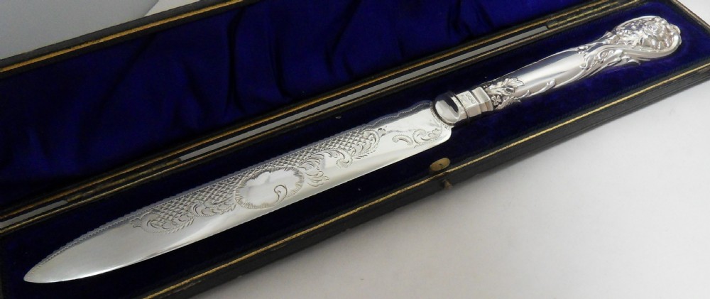 CASED EDWARDIAN  SILVER HANDLE WEDDING CAKE KNIFE FEATURING SHAMROCK ROSE &THISTLE