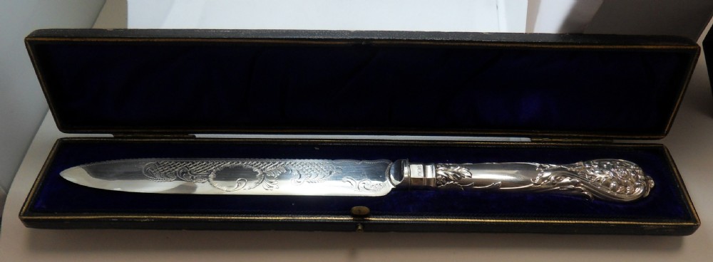 CASED EDWARDIAN  SILVER HANDLE WEDDING CAKE KNIFE FEATURING SHAMROCK ROSE &THISTLE View III