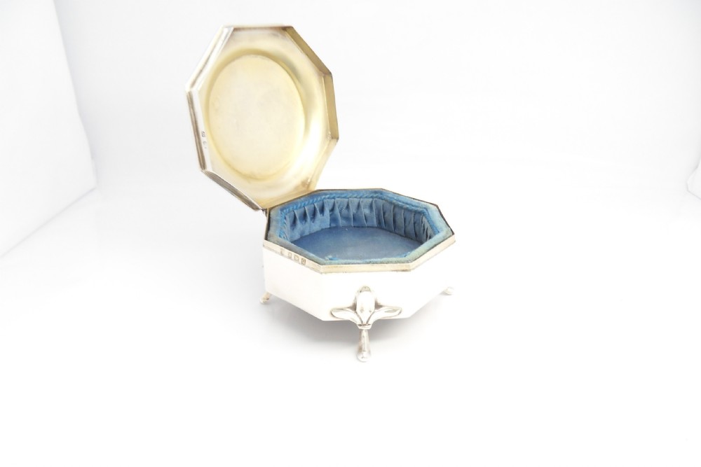 UNUSUAL OCTAGONAL SILVER TRINKET BOX BIRM' 1913 View II